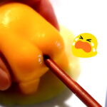 Gostosa loira dando o cuzinho